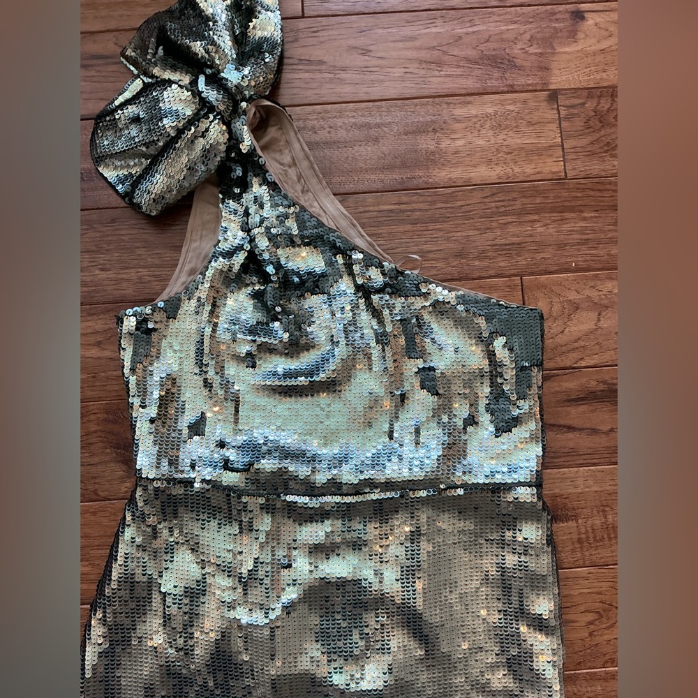 Anthropologie Maeve One Shoulder Sequin Dress with Shoulder Bow, size 12 - Picture 4 of 14